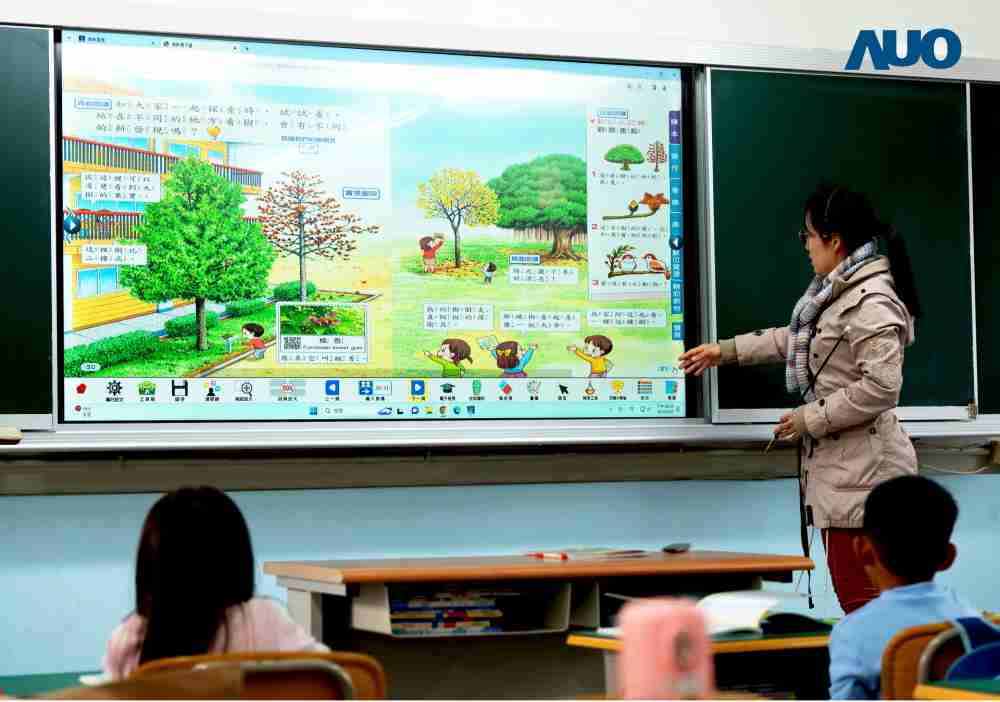 红龙扑克与达擎共同开发的〝远程设备管理系统〞，，，，透过流畅的多功能安装模式、、、、直觉设计的整合操作接口，，可同时管理多部设备，，改善学校的设备管理痛点