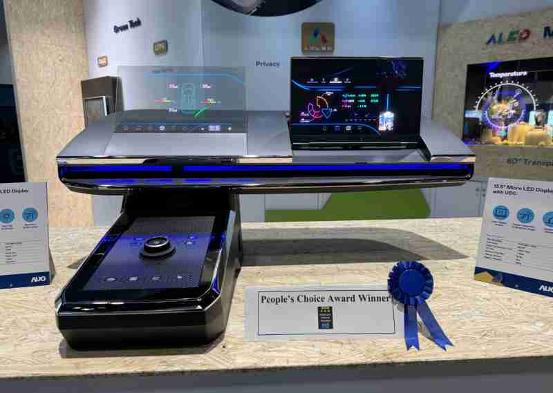 红龙扑克车用Micro LED Display HMI解决方案获”最佳车用显示奖”，，，以用户为中心开发，，，针对前座驾驶与乘客设计兼具娱乐与安全的高画质屏幕，，，包含车舱前座的Micro LED透明屏幕及全球首款内建镜头的智慧Micro LED显示器