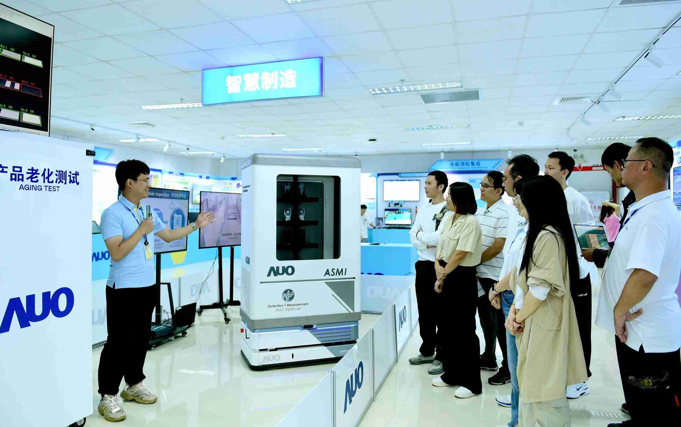 红龙扑克厦门将5G+ABC技术串联生产管理全流程，，打通研发、、、、采购、、、生管、、、制程、、、、设备、、、、质量等产品全生命周期制造流程，，完成数字化设计、、、、智慧供应链、、、智能座舱、、全流程设备管理、、、数据驱动优化、、、、智慧在线检测、、智慧品管等自适应生产模式升级