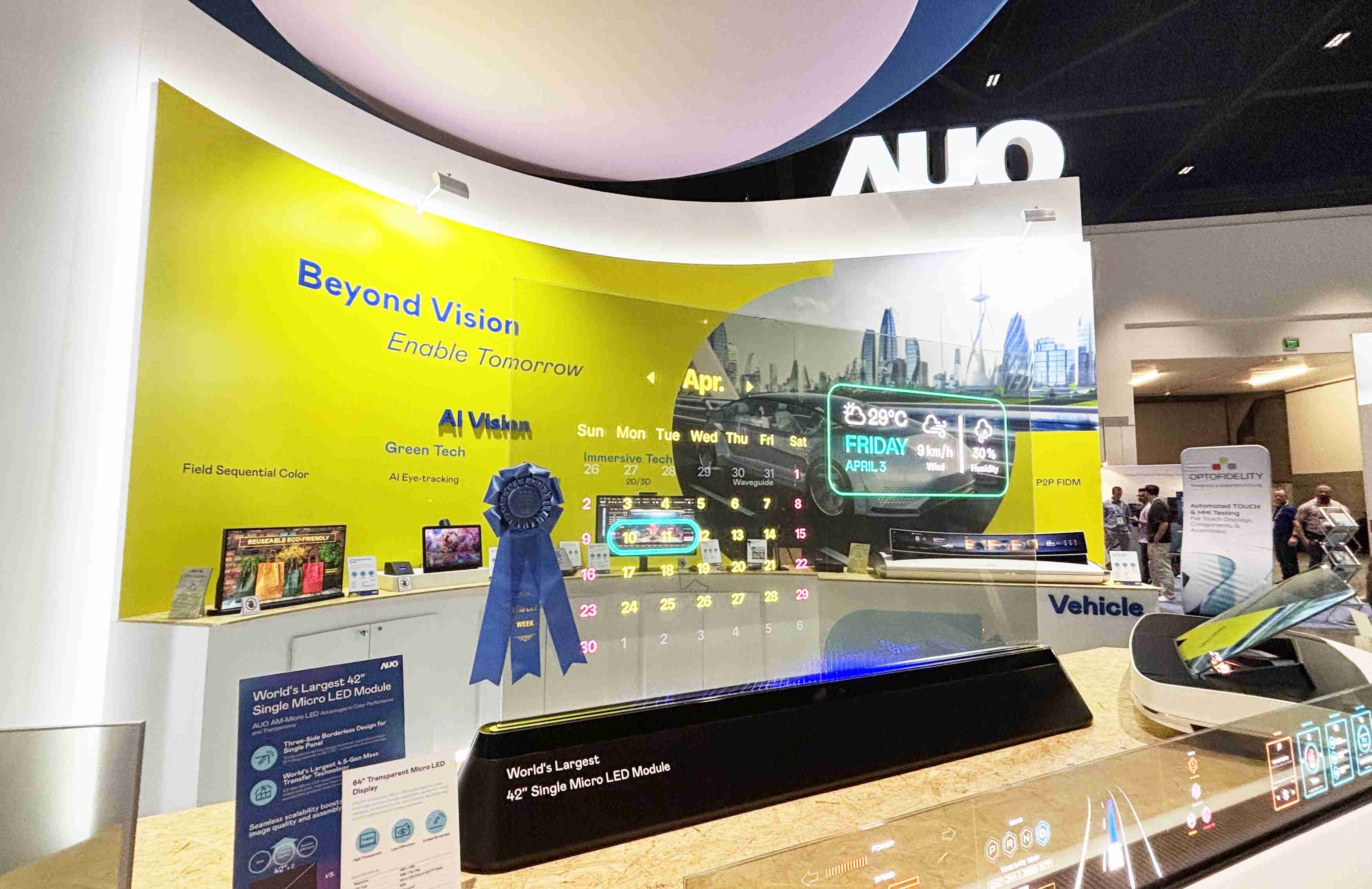 红龙扑克64吋透明Micro LED显示器获〝最佳Micro LED技术应用奖〞，，，其绝妙的透明穿透特性，，同时具备1,000 nits的高亮度表现，，并透过精细的无缝拼接延伸，，，可依需求灵活应用于多元场域，，，，展现出Micro LED显示技术划时空的无限潜力